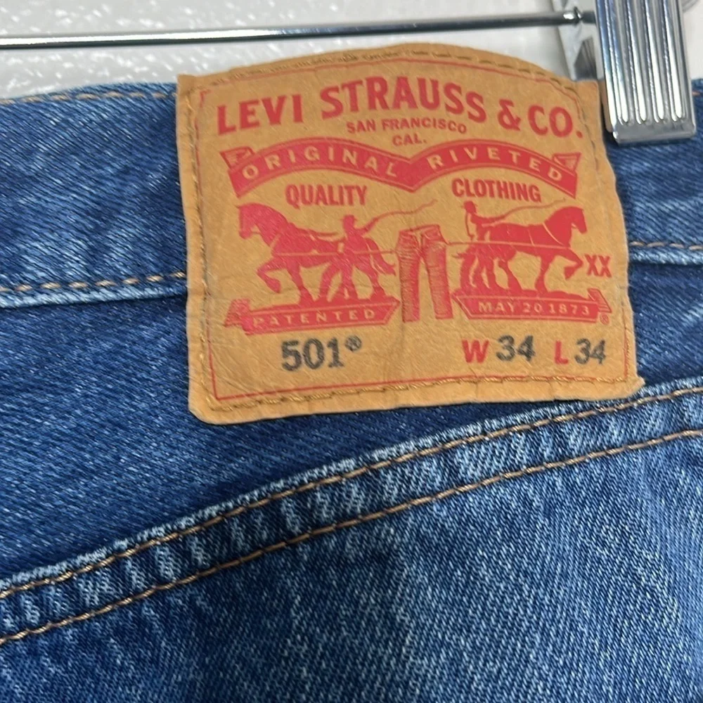Levi's 501 Button Fly Medium Wash Straight Leg Jeans Size 34 x 34 BLEMISH